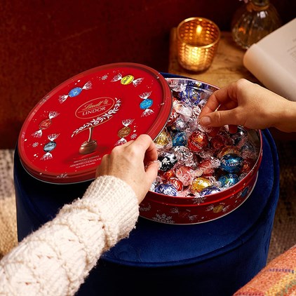View Lindt Lindor Assorted Chocolate Selection Tin 450g number 1