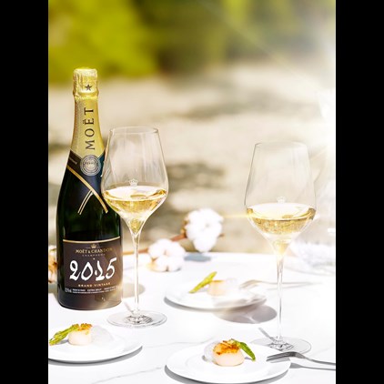 View Moet & Chandon Brut Vintage 2015 Champagne 75cl number 1