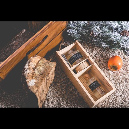 View Vanilla Blanc La Collection Naturelle Diffuser Gift Set - Fresh Linen & Bois Precieux number 1