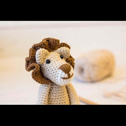 View Threaders Cute Companions Crochet Kit - Leo the Lion number 1