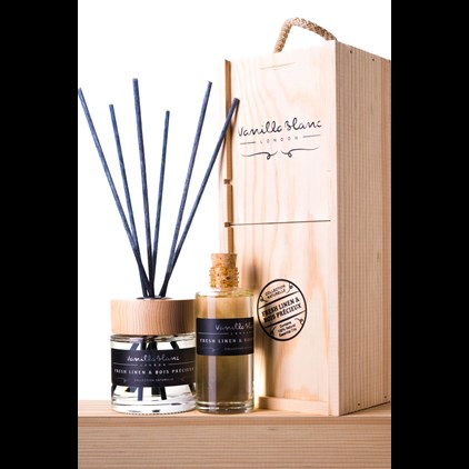 View Vanilla Blanc La Collection Naturelle Diffuser Gift Set - Fresh Linen & Bois Precieux number 1