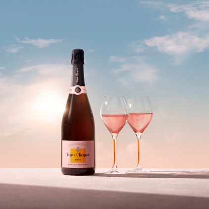 View Veuve Clicquot Rose Champagne 75cl number 1