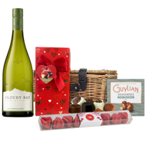 Buy Cloudy Bay Sauvignon Blanc 75cl White Wine And Chocolate Love You Hamper